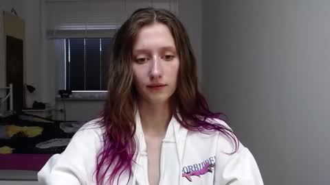 L U N A  online show from 11.05.25