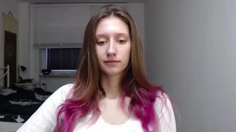 L U N A  online show from 11.18.25