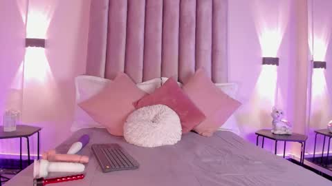 lunaa_moonn online show from 03.20.26