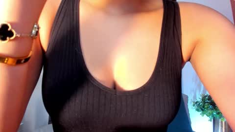 Snapshot of lunaaspen chatting on 12.19.25 Luna Aspen online show from 12.19.25