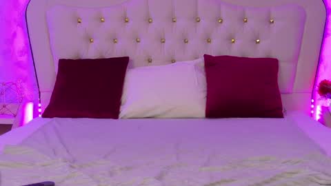 lunababe_ online show from 03.31.26