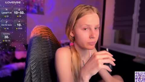 Snapshot of lunacyy chatting on 11.07.25 Britney online show from 11.07.25