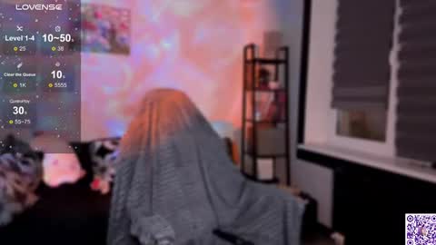 Snapshot of lunacyy chatting on 11.09.25 Britney online show from 11.09.25