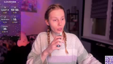 Snapshot of lunacyy chatting on 11.19.25 Britney online show from 11.19.25