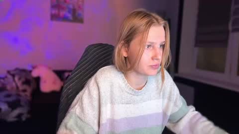 Snapshot of lunacyy chatting on 11.26.25 Britney online show from 11.26.25