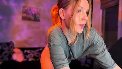 Snapshot of lunacyy chatting on 11.30.25 Britney online show from 11.30.25