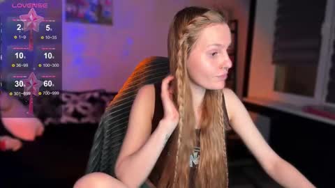 Snapshot of lunacyy chatting on 12.04.25 Britney online show from 12.04.25