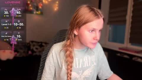 Snapshot of lunacyy chatting on 12.14.25 Britney online show from 12.14.25