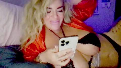 Snapshot of lunadaddysgirl chatting on 11.26.25 Luna Daddys Girl online show from 11.26.25