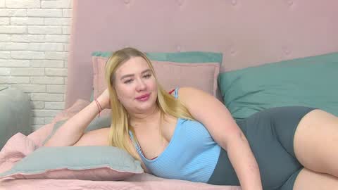 Snapshot of lunahouston chatting on 01.13.25 LunaHouston online show from 01.13.25