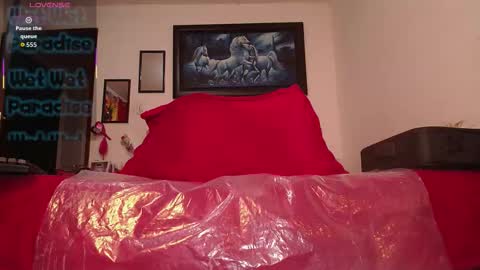 Snapshot of lunalatinacoo chatting on 10.26.25 LUNA online show from 10.26.25