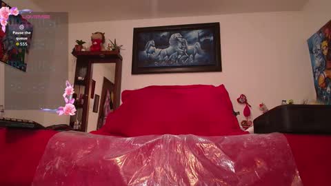 Snapshot of lunalatinacoo chatting on 10.31.25 LUNA online show from 10.31.25