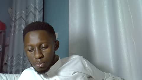 lunalove22_ online show from 10.26.25