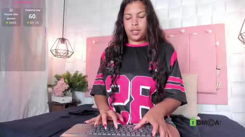 Snapshot of lunamorena__ chatting on 12.15.25 lunamorena__ online show from 12.15.25