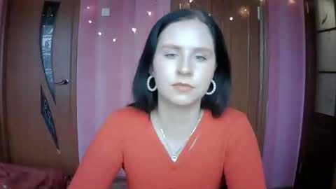 lunamystique_ online show from 01.27.25