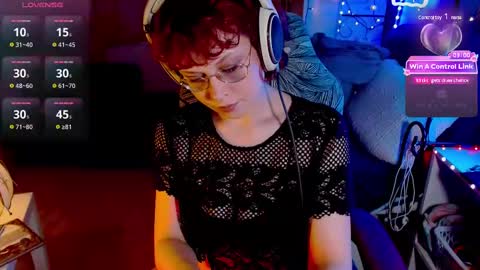 Snapshot of lunaoddity chatting on 02.09.25 Luna online show from 02.09.25