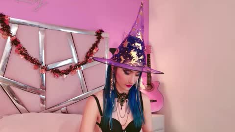 Snapshot of lunapagee chatting on 10.14.25 Luna Page online show from 10.14.25