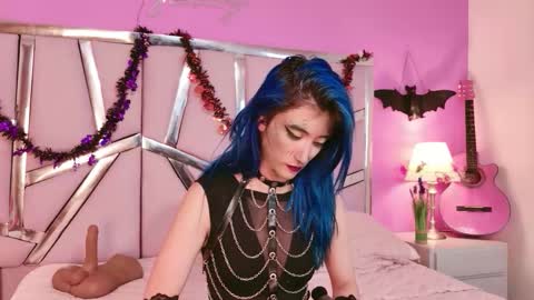 Snapshot of lunapagee chatting on 10.15.25 Luna Page online show from 10.15.25