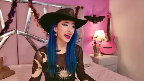 Snapshot of lunapagee chatting on 10.18.25 Luna Page online show from 10.18.25