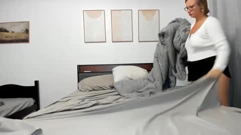 Snapshot of lunapearl__ chatting on 09.20.25 LunaPearl   online show from 09.20.25