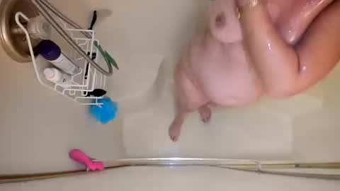 Snapshot of lunapearl__ chatting on 10.18.25 LunaPearl   online show from 10.18.25