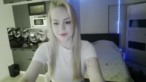 lunapeony online show from 02.21.26