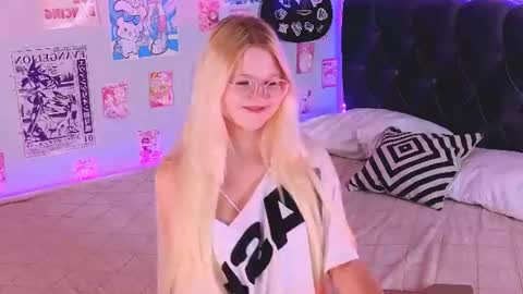 Snapshot of lunariafox chatting on 07.28.26 lunariafox online show from 07.28.26