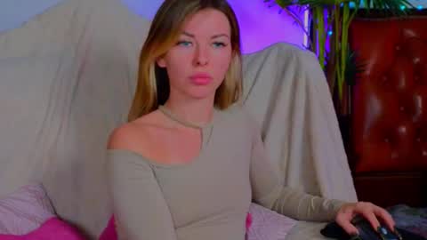 Luna Rishi online show from 12.05.24