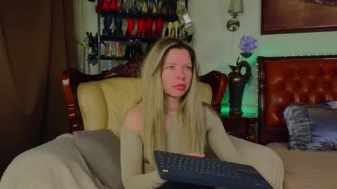 Snapshot of lunarishi chatting on 03.21.26 Luna Rishi online show from 03.21.26