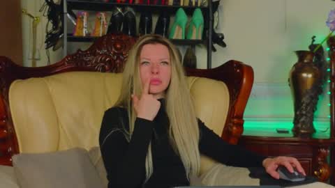 Snapshot of lunarishi chatting on 03.30.26 Luna Rishi online show from 03.30.26