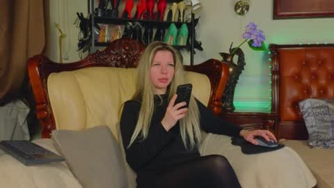 Snapshot of lunarishi chatting on 04.02.26 Luna Rishi online show from 04.02.26