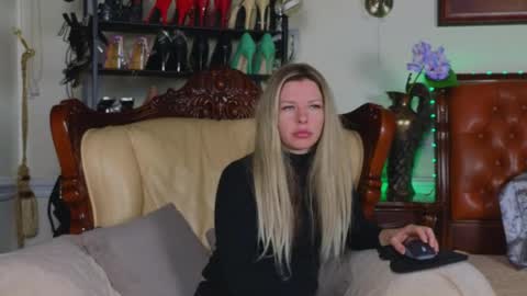 Snapshot of lunarishi chatting on 04.06.26 Luna Rishi online show from 04.06.26