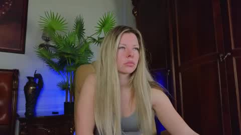 Snapshot of lunarishi chatting on 04.13.26 Luna Rishi online show from 04.13.26