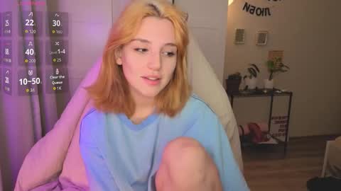 Snapshot of lunatale chatting on 01.10.26 Kate online show from 01.10.26