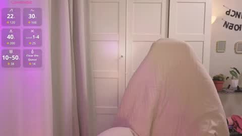 Snapshot of lunatale chatting on 01.10.26 Kate online show from 01.10.26