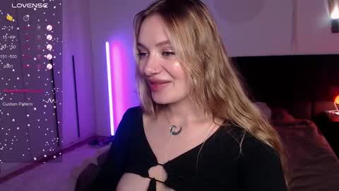 Snapshot of lunaticabae chatting on 02.22.25 LunaticaBae online show from 02.22.25