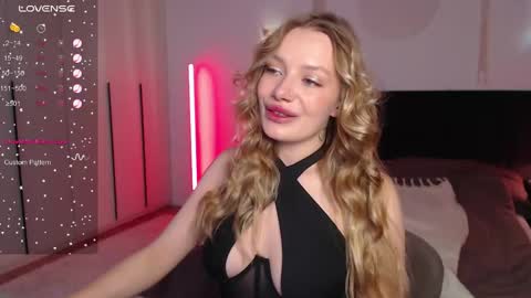 Snapshot of lunaticabae chatting on 03.04.25 LunaticaBae online show from 03.04.25