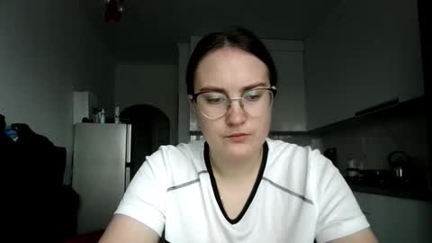 lunavelvet3 online show from 11.04.25