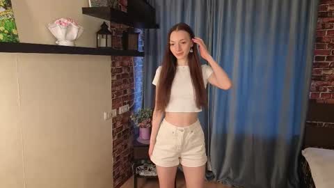 Snapshot of lunawisp chatting on 02.20.26 Kira online show from 02.20.26