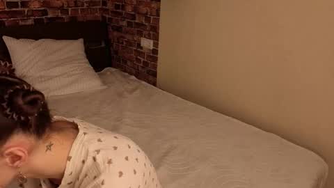 Snapshot of lunawisp chatting on 02.25.26 Kira online show from 02.25.26