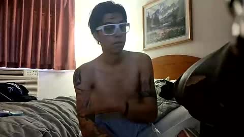 Snapshot of lunn10mcl chatting on 11.21.25 lunn10mcl online show from 11.21.25