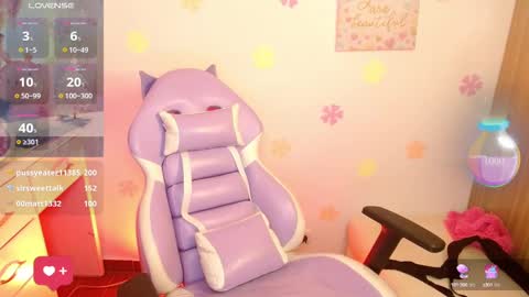 Snapshot of lunna_greys chatting on 12.28.24 lunnag online show from 12.28.24