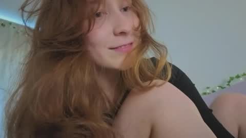 Snapshot of lunoria chatting on 06.03.26 lunoria online show from 06.03.26