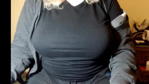 LunoviaXL online show from 11.20.25