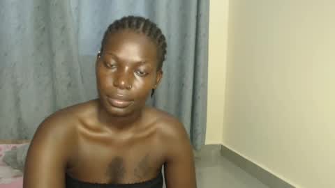 Snapshot of luo_queen chatting on 09.23.25 luo_queen online show from 09.23.25