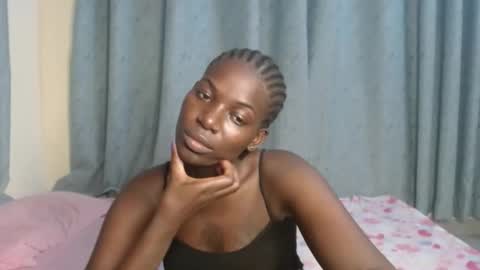 Snapshot of luo_queen chatting on 11.01.25 luo_queen online show from 11.01.25