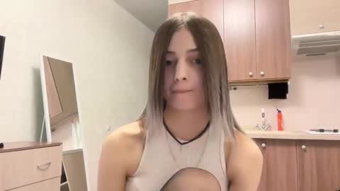 Snapshot of lurlineoline chatting on 11.04.25 May online show from 11.04.25