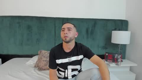 Snapshot of lushian_luna chatting on 11.01.25 Lushian And Luna online show from 11.01.25