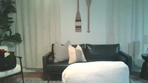 Kikithebaee online show from 02.22.25