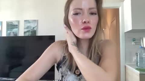 Snapshot of lusiluv chatting on 09.11.25 lusiluv online show from 09.11.25